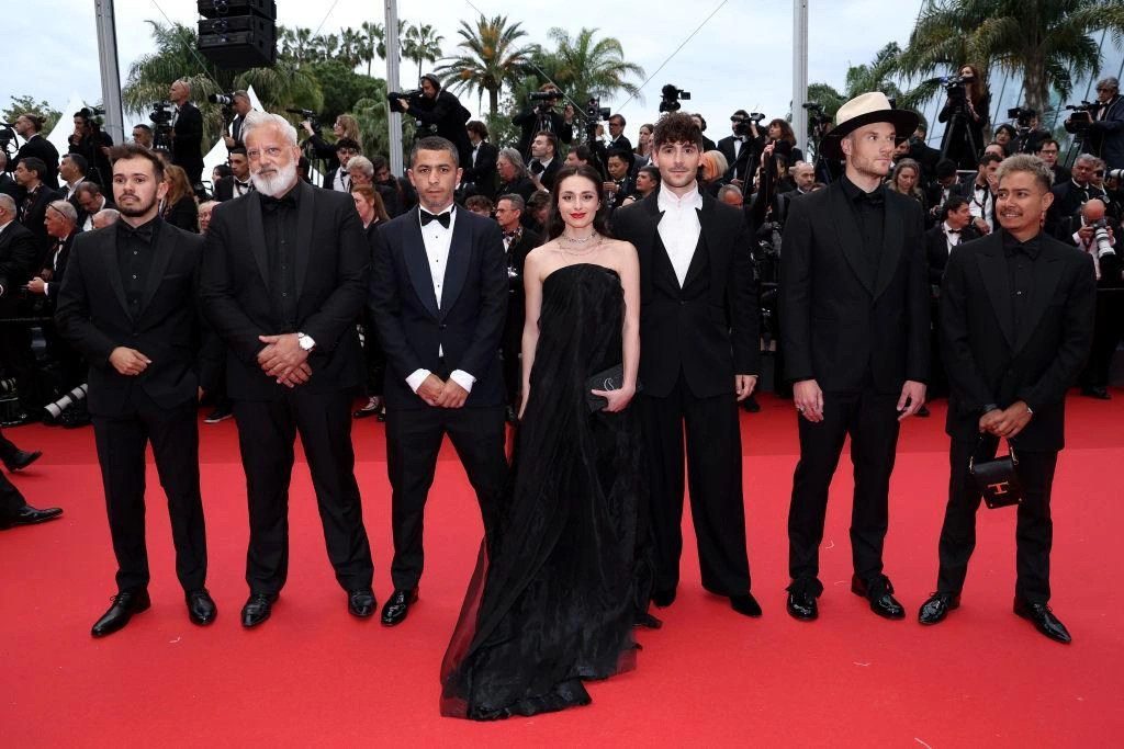 山海之间旅行探险综艺节目海报