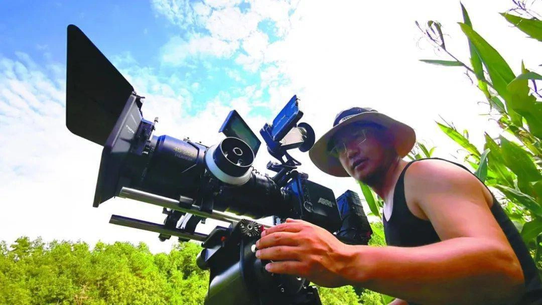 纪录片频道封面展示自然纪录片拍摄场景